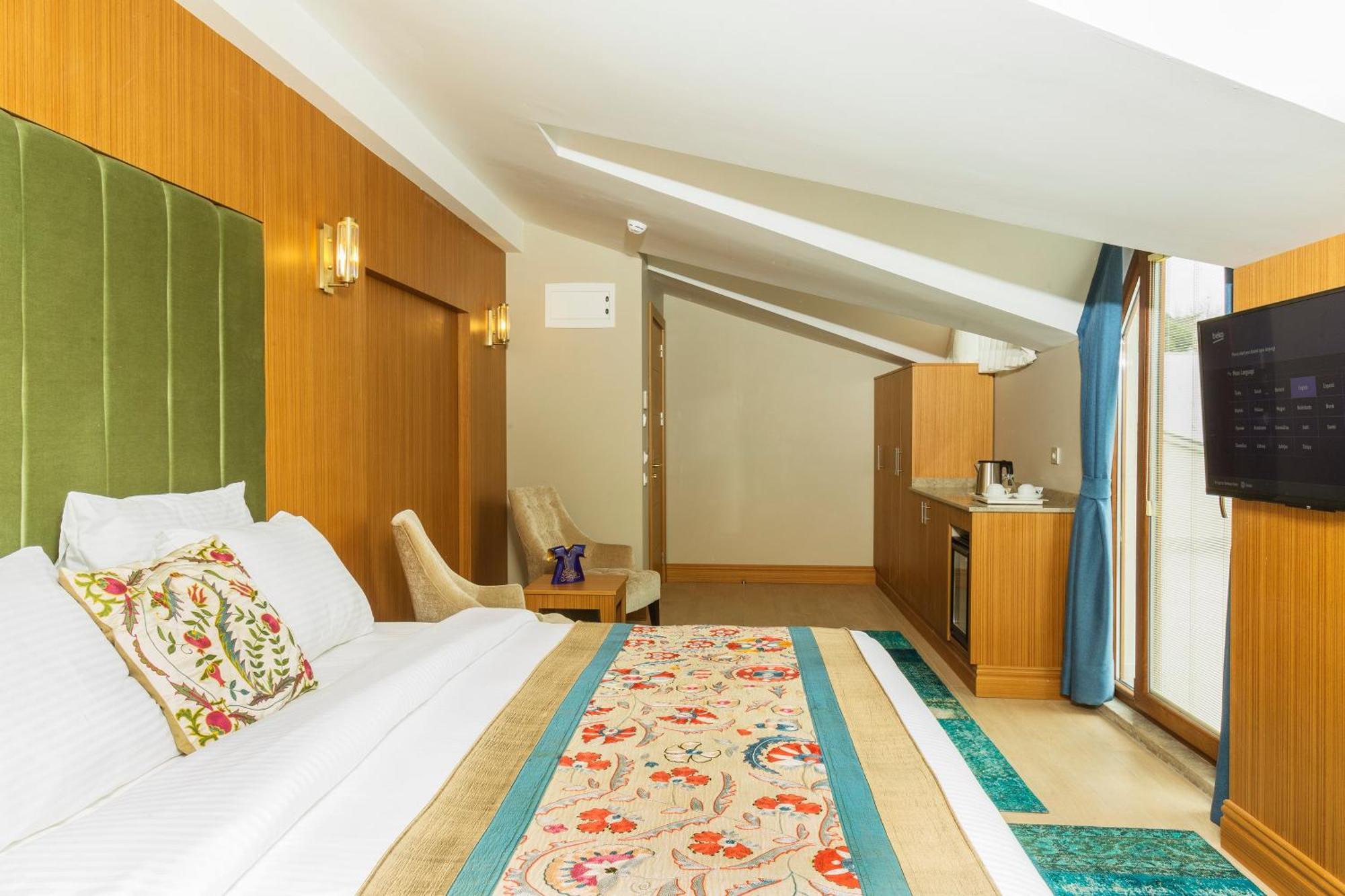 Obelisk Hotel & Suites — Photos 1